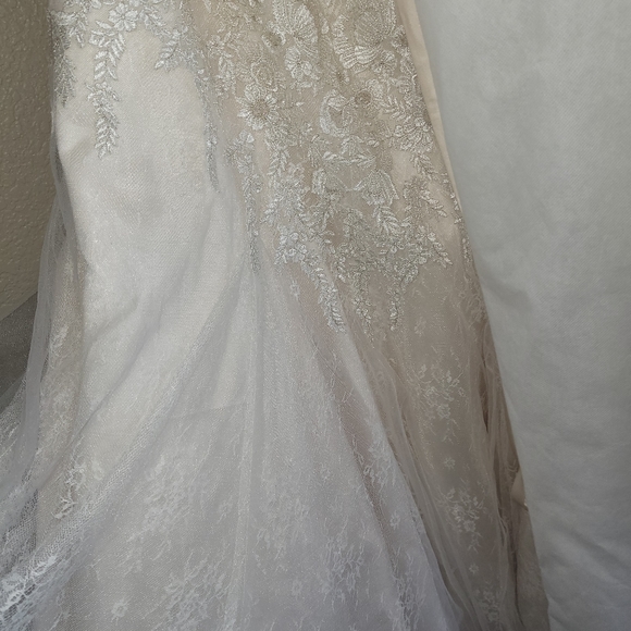 NWT - David's Bridal Corset Beaded Wedding Gown - Picture 5 of 9